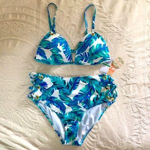 2 piece swim suit. Giani Bini size L
